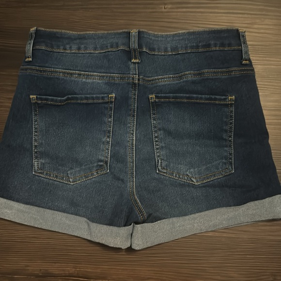 PEOPLE denim shorts - Picture 2 of 3